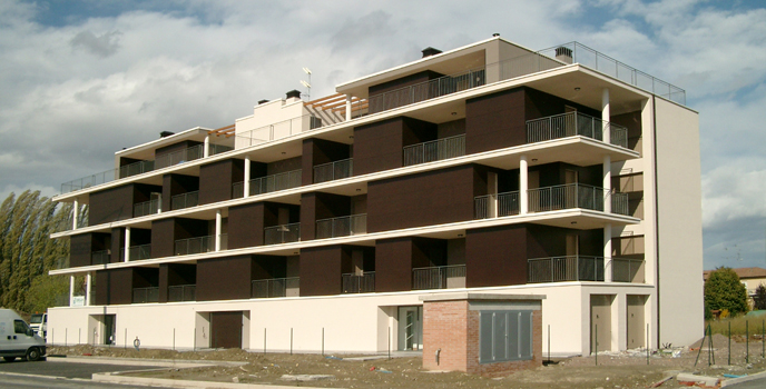 Fotografia di un edificio condominiale della lottizzazione ex area Lamborghini a Pieve di Cento